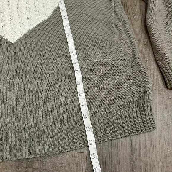 Pink lily sweater and shirt bundle - Picture 5 of 11